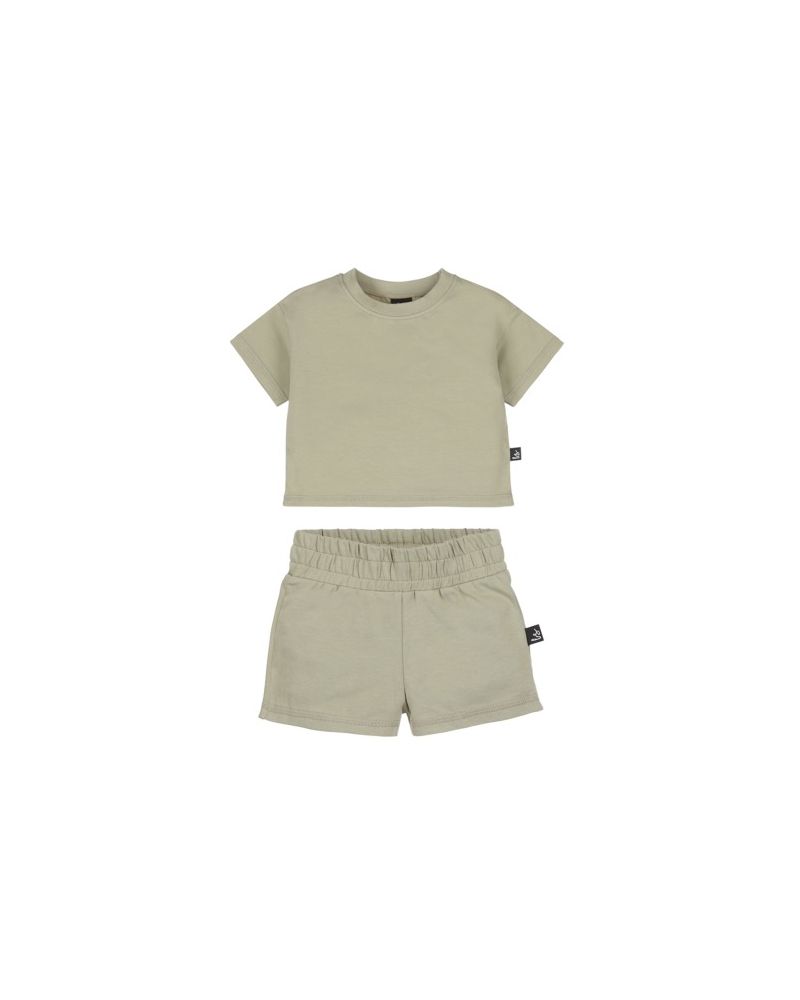Outfit olijfgroen with visible stitches