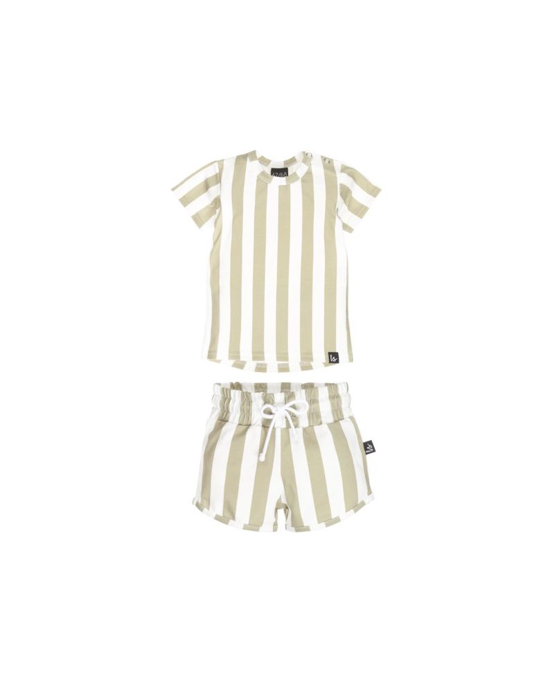 Outfit vertical stripes groen